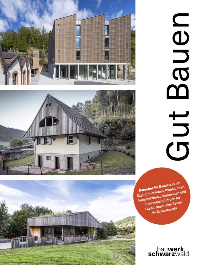 Das Bild zeigt eine Informationsveranstaltung zum Thema „Gut Bauen“ im Schwarzwald, bei der Architekten, Handwerker und Bürger über nachhaltiges Bauen, den Erhalt historischer Gebäude und regionale Baukultur diskutieren. Informationsveranstaltung „Gut Bauen“ im Schwarzwald: Austausch zu nachhaltigem Bauen und regionaler Baukultur.
